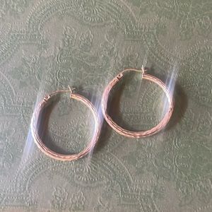 14k medium dainty gold hoops earrings. ✨